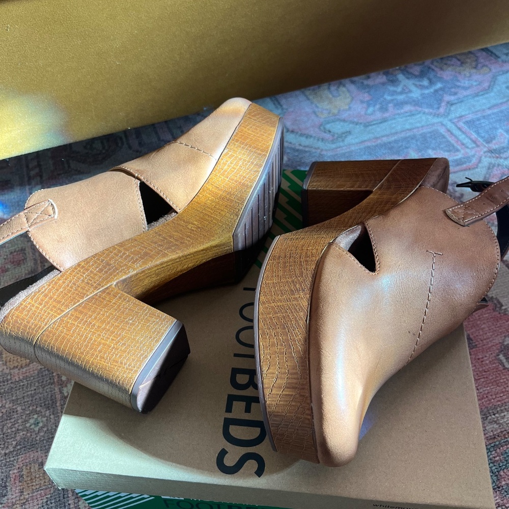 White Mountain Strappy Clogs - Picture 4 of 5